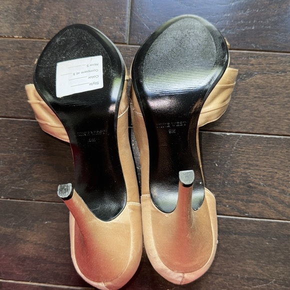 🔵 Nine West Gold Silk Women's Peep Toe Heels Size 9 New w/o Tag - Picture 5 of 5